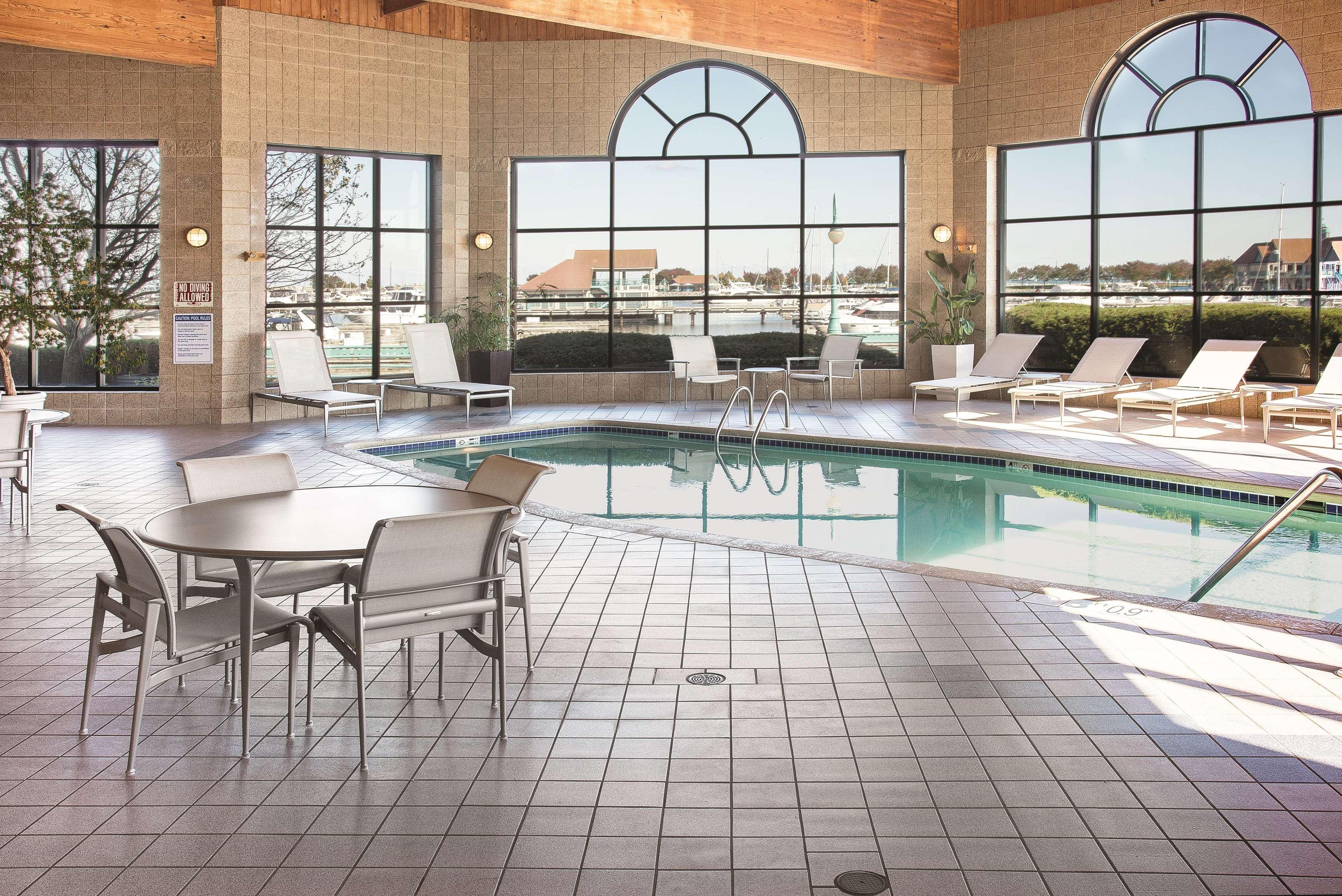 Doubletree By Hilton Racine Harbourwalk Hotel Exterior foto