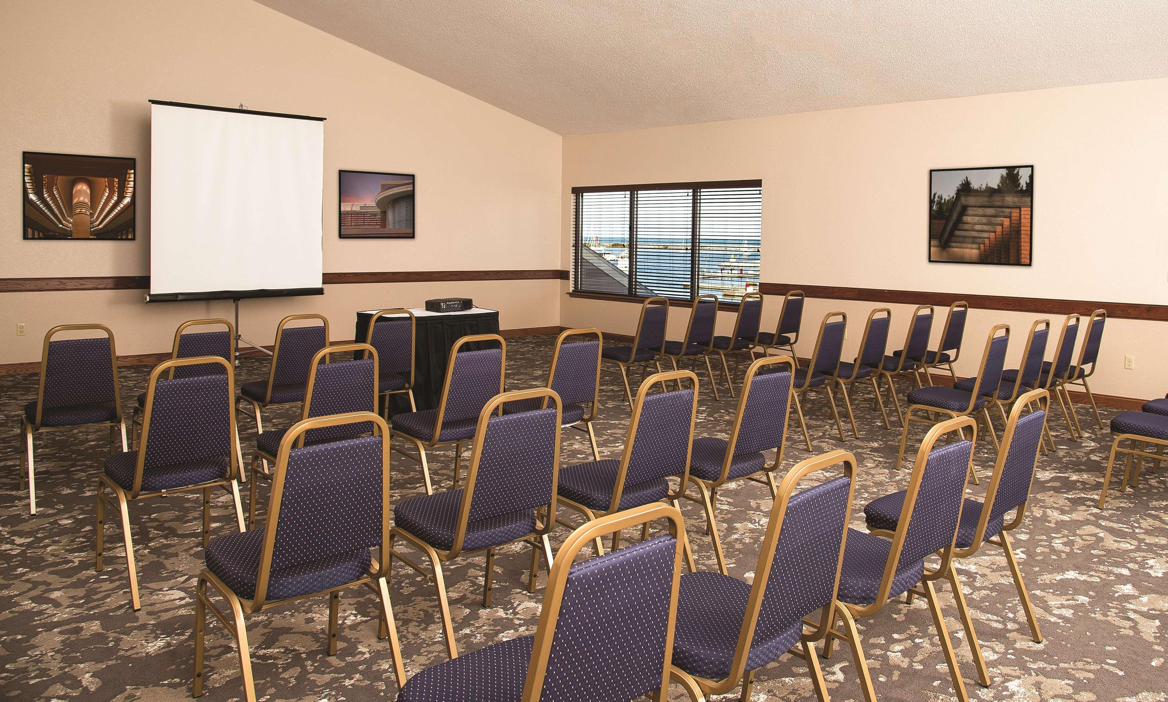 Doubletree By Hilton Racine Harbourwalk Hotel Exterior foto
