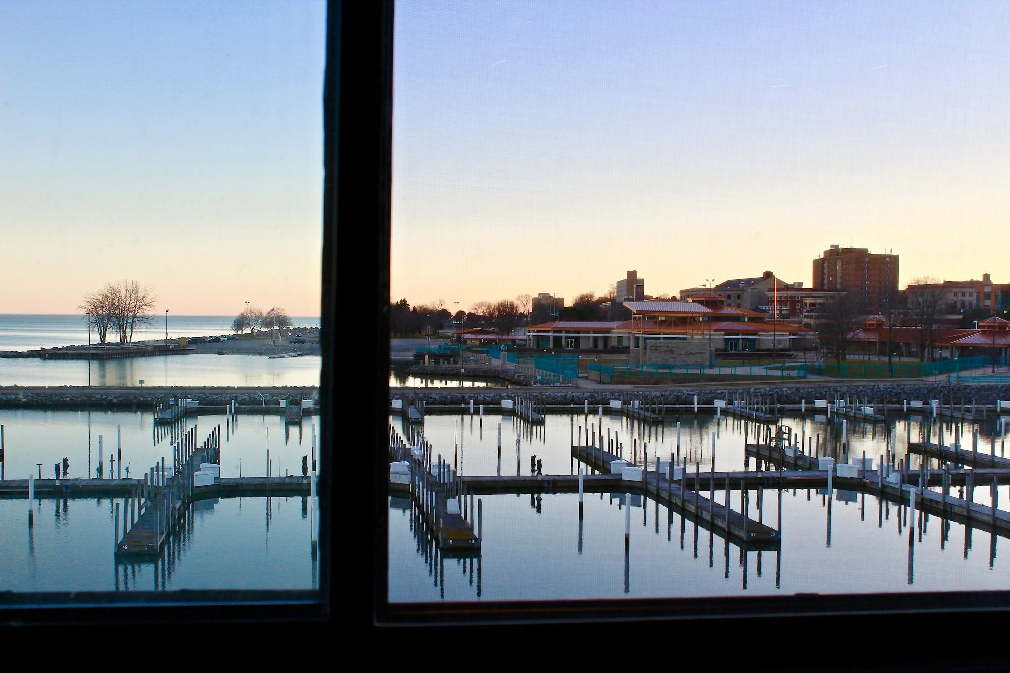 Doubletree By Hilton Racine Harbourwalk Hotel Exterior foto