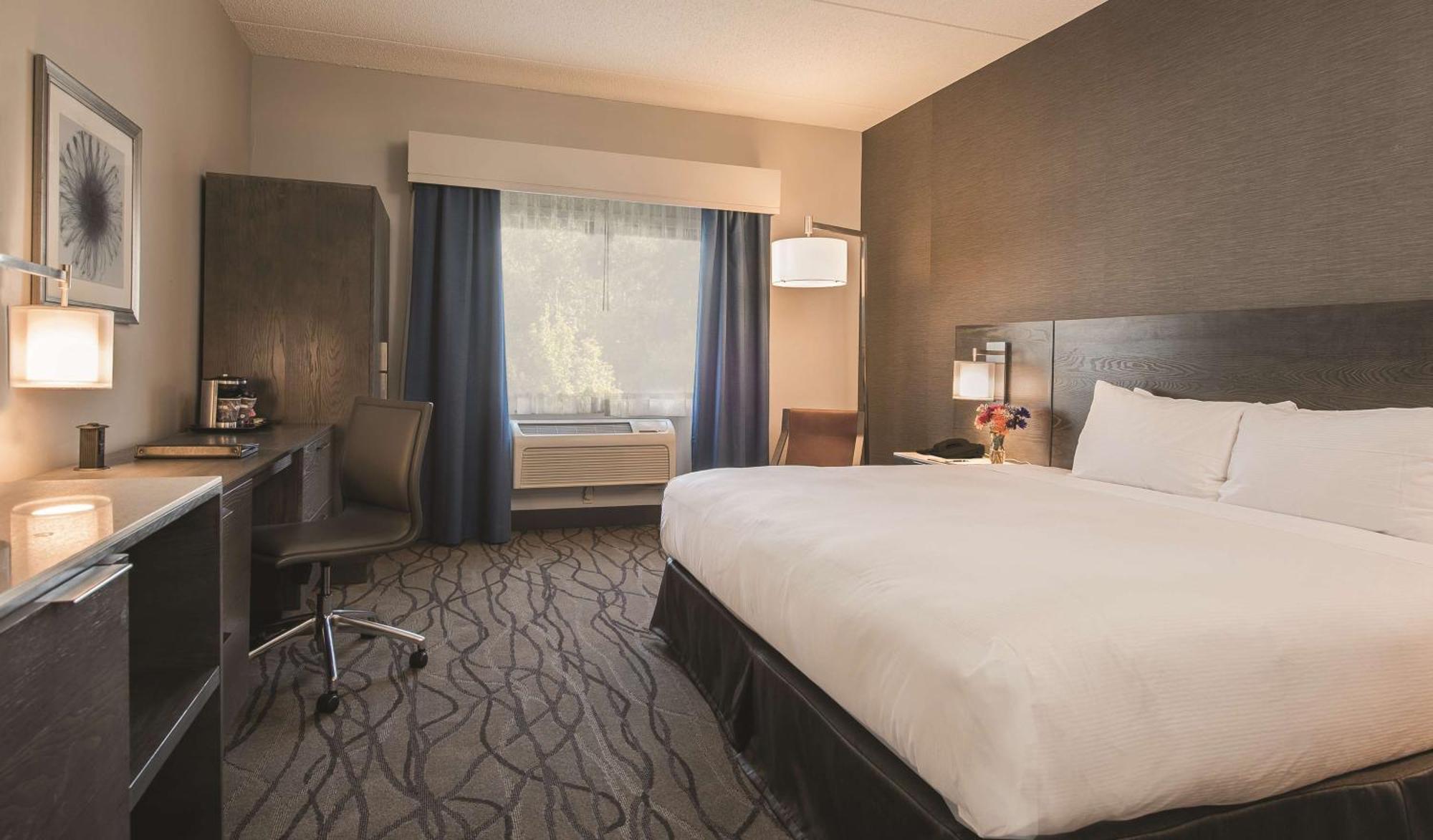 Doubletree By Hilton Racine Harbourwalk Hotel Exterior foto