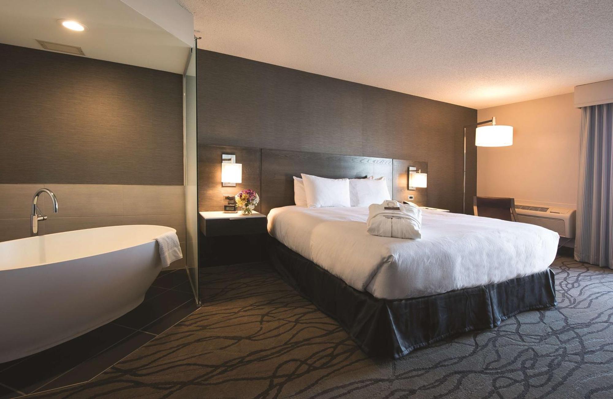 Doubletree By Hilton Racine Harbourwalk Hotel Exterior foto