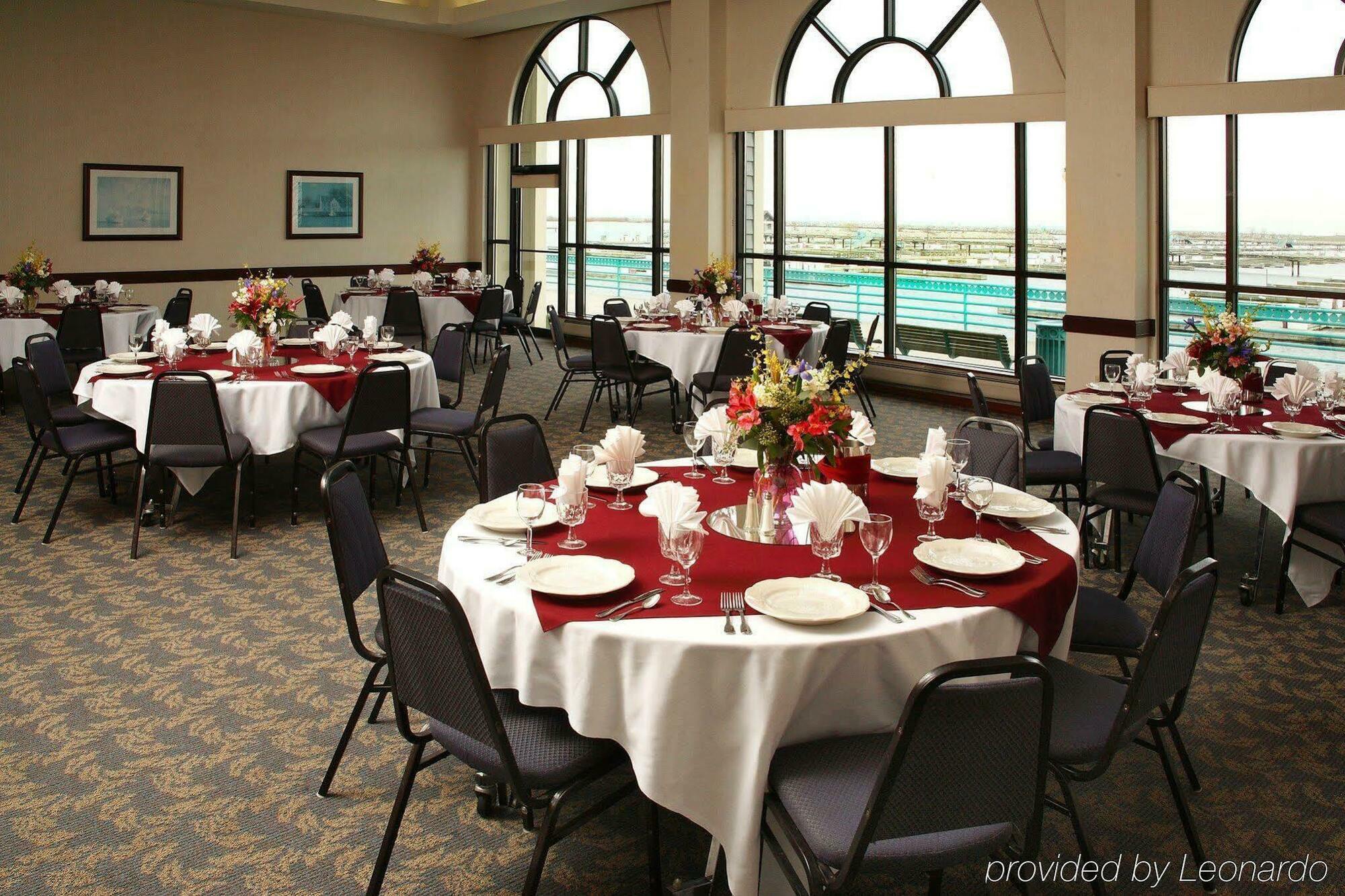 Doubletree By Hilton Racine Harbourwalk Hotel Restaurante foto